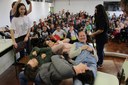 08082019 - Em uma das experiências, os alunos e professores foram desafiados a ficarem em equilíbrio estático (Ariel Tavares/UFFS)