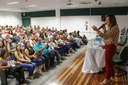 11042018 - Professora Dra. Terezinha da Conceição Costa-Hübes durante a palestra (Ariel Tavares/UFFS)