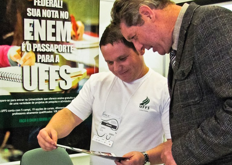 06-05-2011 - Feira em Chapecó.jpg