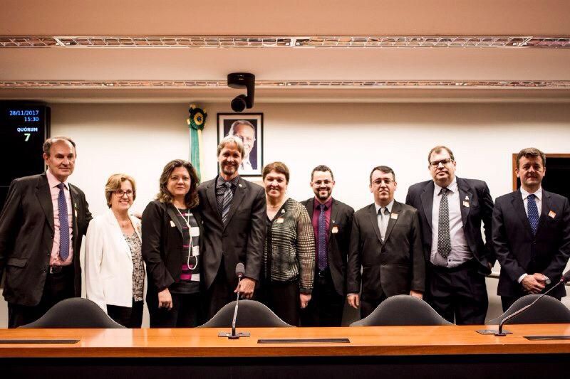 Diretores com o relator da Submicomissão, Deputado Pedro Uczai