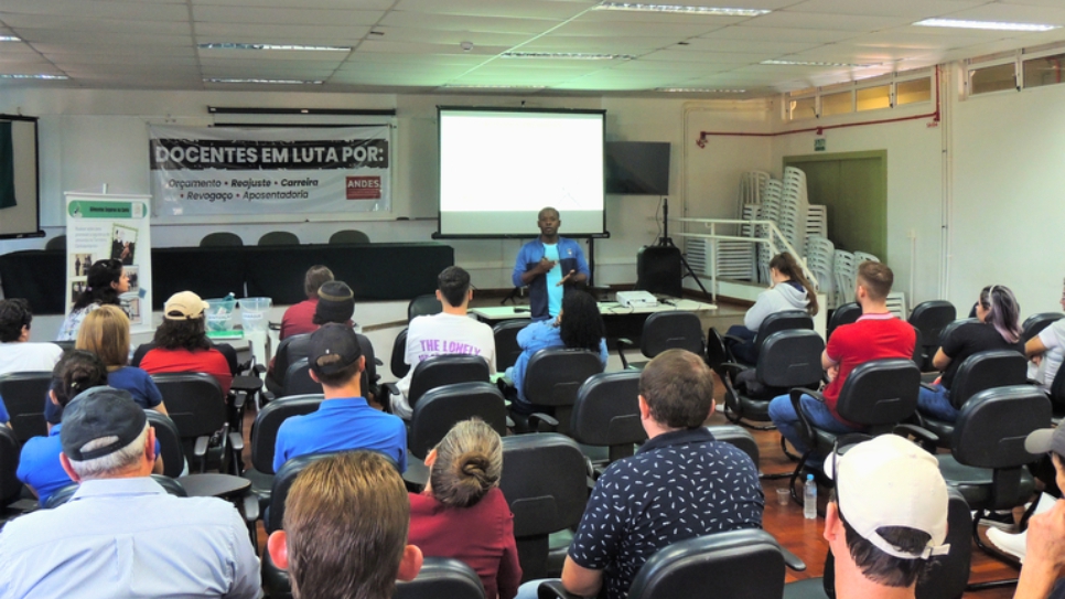 Curso de Engenharia de Alimentos promove capacitação para manipuladores de alimentos do RU, da cantina e de estabelecimentos de Laranjeiras do Sul