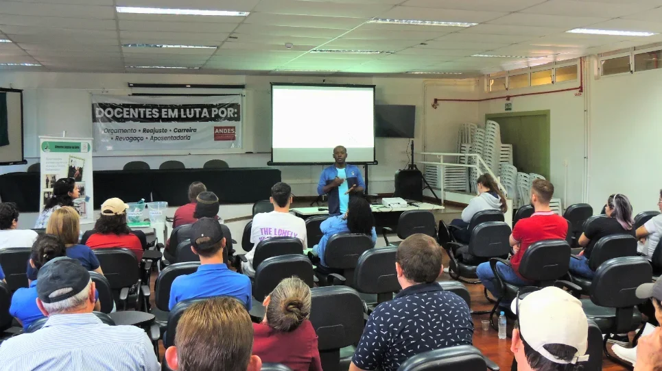 Curso de Engenharia de Alimentos promove capacitação para manipuladores de alimentos do RU, da cantina e de estabelecimentos de Laranjeiras do Sul