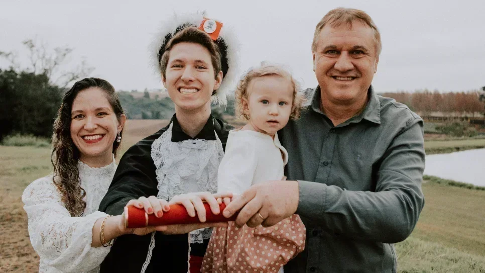 Pai, mãe e filho unidos (também) na vida acadêmica
