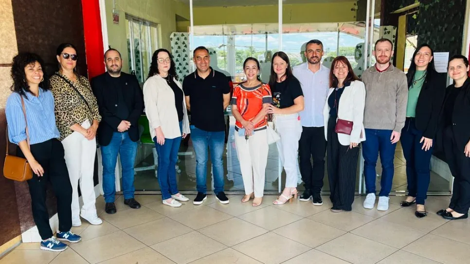 UFFS - Campus Realeza participa de reunião sobre escolas interculturais de fronteira