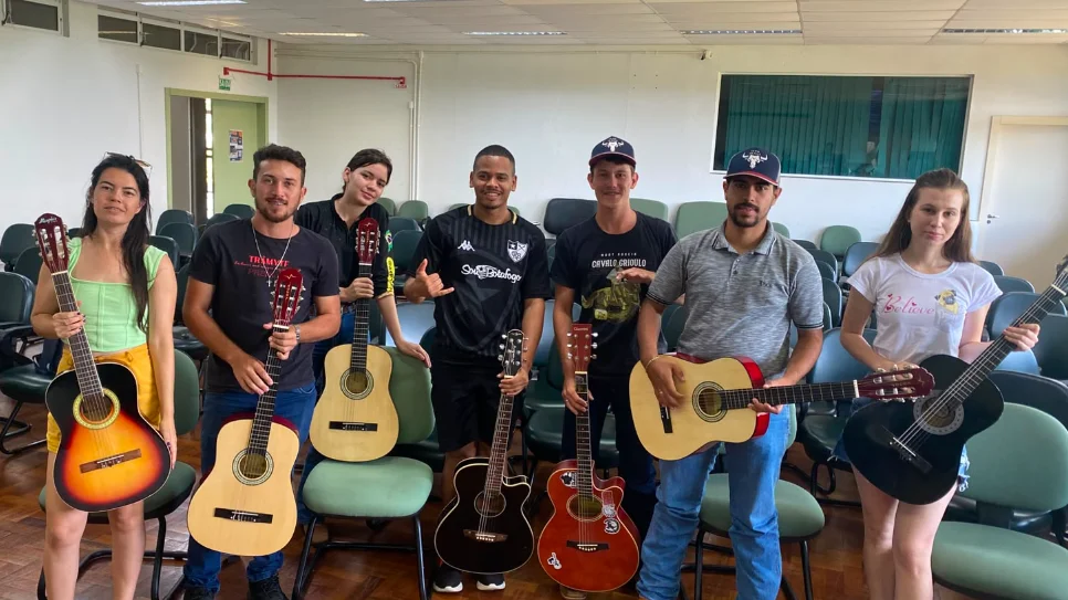 Campus Laranjeiras do Sul abre inscrições para aulas de violão e para formação de grupo musical 